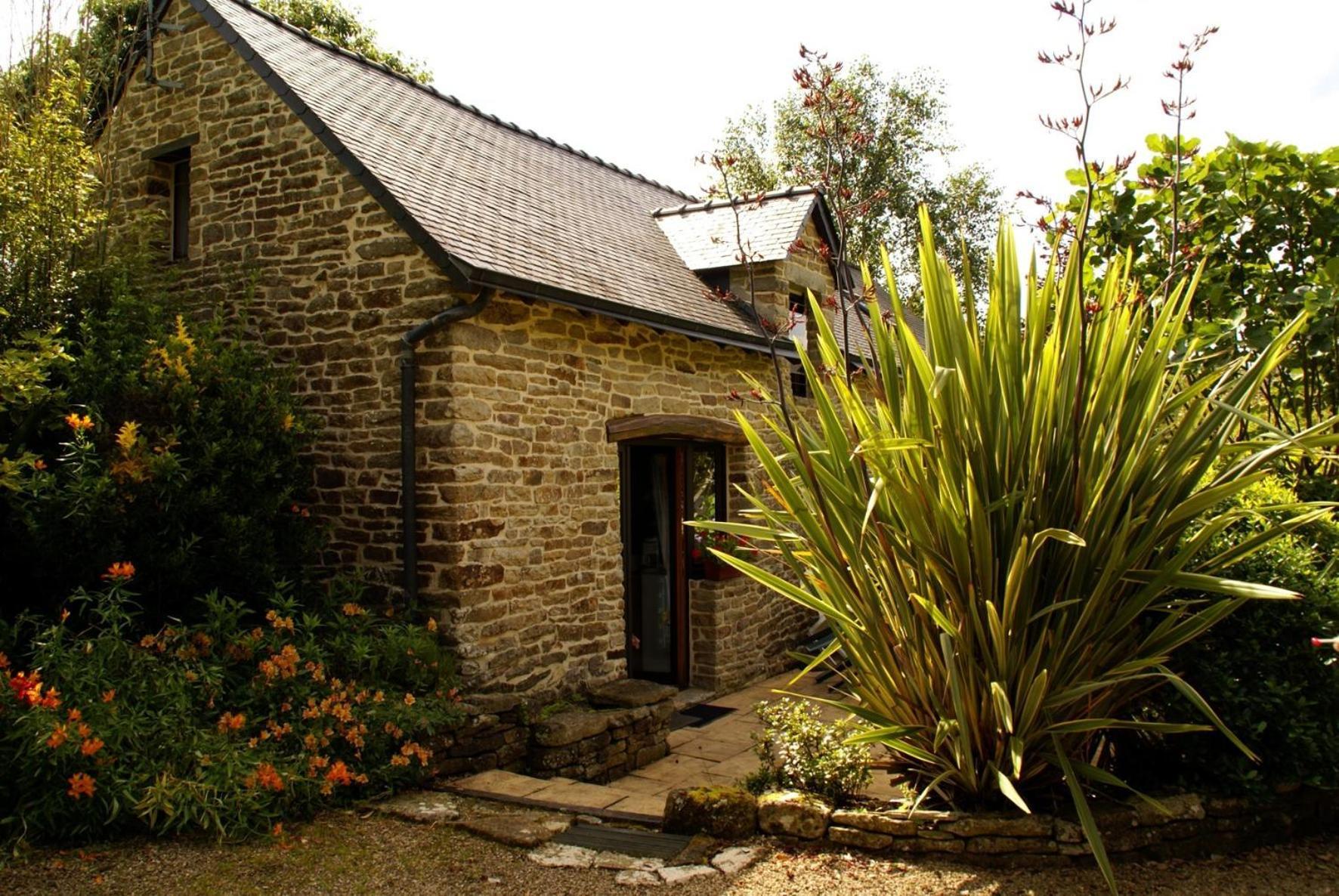 Les Pieds Dans L'Herbe Bed & Breakfast Rosporden Dış mekan fotoğraf